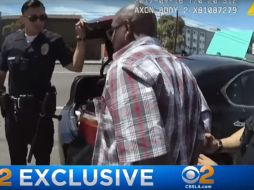 La policía de Los Ángeles dijo haber iniciado una investigación después de que la televisora KCBS difundió el video. YOUTUBE / CBS Los Angeles