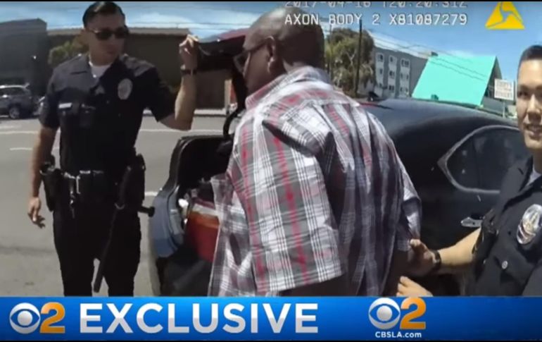 La policía de Los Ángeles dijo haber iniciado una investigación después de que la televisora KCBS difundió el video. YOUTUBE / CBS Los Angeles