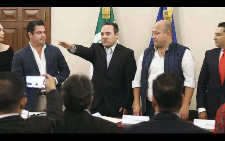 Alberto Uribe Camacho rindió protesta como presidente de la Junta de Coordinación Metropolitana; la reunión la encabezó el gobernador Aristóteles Sandoval y también participaron otros alcaldes, como Enrique Alfaro. ESPECIAL