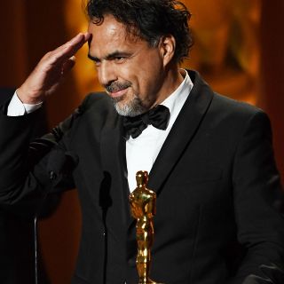 Un "emocionado" Iñárritu recibe el Óscar especial por "Carne y arena"