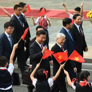 Xi Jinping comienza una visita de Estado a Vietnam