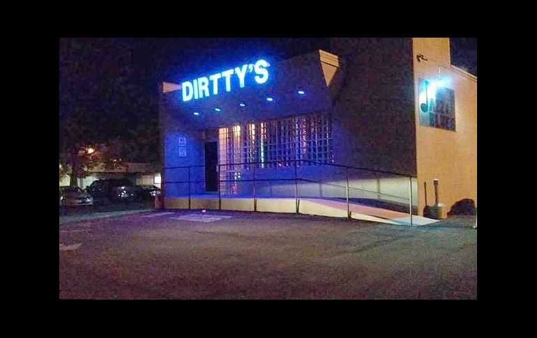 La policía encontró a cuatro hombres y tres mujeres con heridas dentro del club nocturno “Dirtty’s Jazz and Blues Club”. ESPECIAL
