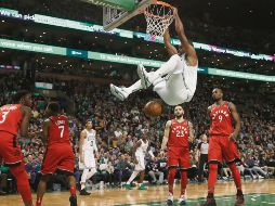 Regreso productivo. Al Horford comandó el triunfo del enrachado Boston. AP