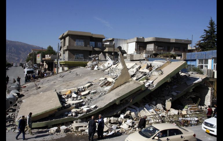 Un edificio colapsado en Darbandikhan, Iraq. En este país el balance oficial ascendía a 8 muertos y 336 heridos.