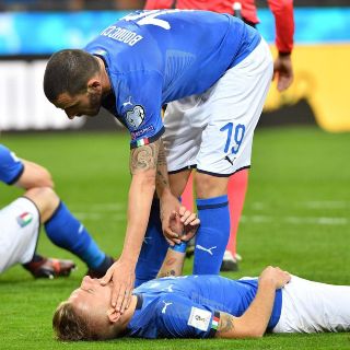Tres futbolistas italianos anuncian su retiro de la selección
