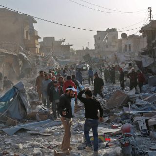 Ataque aéreo deja al menos 53 muertos en norte de Siria