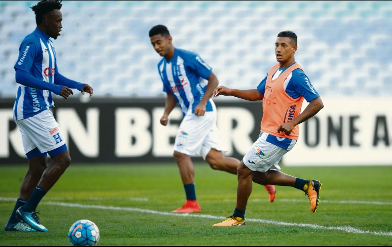 Los seleccionados de Honduras ya practicaron en suelo australiano, con miras al duelo decisivo contra los locales. AFP