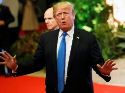 El presidente de EU, Donald J. Trump, habla con la prensa mientras participa en la reunión sobre Asia Oriental de la ASEAN. EFE/E. de Castro