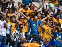 Una de las acciones anunciadas este martes es que se restringirá la venta de alcohol dentro del estadio, por lo que sólo estará disponible al final del primer tiempo. MEXSPORT / ARCHIVO