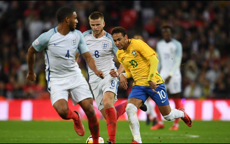 Brasil saltó a Wembley con el once de gala de la etapa de Tite, que arrasó en la clasificación sudamericana, dispuesto a dar un golpe sobre la mesa en su primer partido ante una de las grandes naciones europeas. EFE / A. Rain