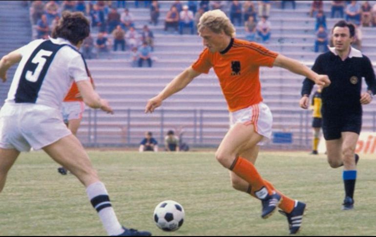 Sin Neeskens, Cruyff y toda la pléyade de grandes futbolistas que los hicieron famosos, Holanda no pudo clasificar a los mundiales de España 1982 y México 1986. ESPECIAL