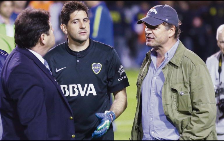 Alejandro Burzaco (derecha), ex presidente de la empresa Torneos y Competencias, y uno de los 42 acusados en el megaescándalo FIFA, colabora con la investigación. AP