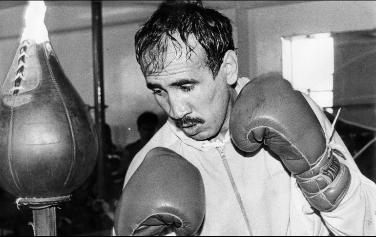 Para el recuerdo. El ex boxeador Carlos Zárate durante una sesión de entrenamiento en 1986. EL INFORMADOR/ARCHIVO