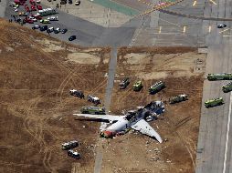 Autoridades trabajan en el sitio para determinar la causas que provocaron el accidente. AP/ARCHIVO