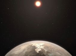 Esta recreación artística muestra al planeta templado Ross 128 b, que un equipo internacional de científicos ha descubierto, con su estrella enana roja anfitriona al fondo. EFE