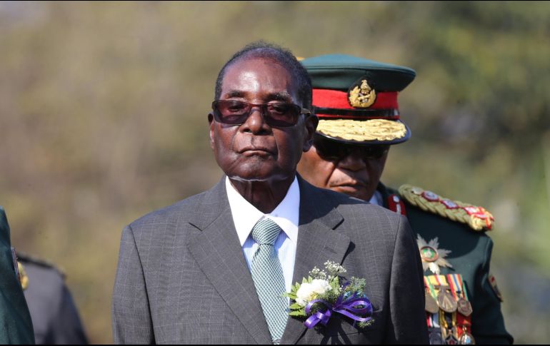 El presidente Robert Mugabe se encuentra retenido en su residencia, pero reportan que está bien. EFE/ARCHIVO