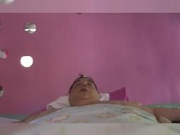 Isabella vive postrada desde hace años, perdió la sensibilidad en gran parte de su cuerpo y sufrió tumores en las piernas. YOUTUBE / SOMOS NOTICIAS ROSARIO