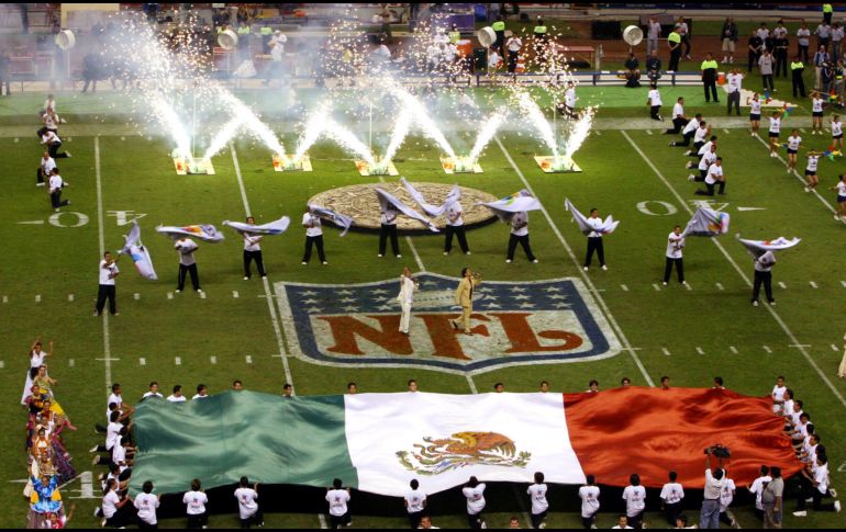 Diversas marcas ven la oportunidad de aumentar su reconocimiento ante la creciente afición de la NFL en México. AP/Archivo