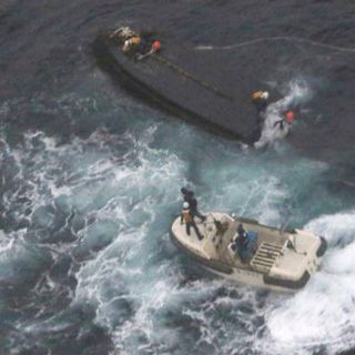Rescatan a tres marineros norcoreanos tras naufragio en Japón