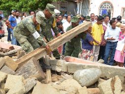 En la gira de trabajo el Ejecutivo federal, conversó con familias afectadas. NTX/ ARCHIVO