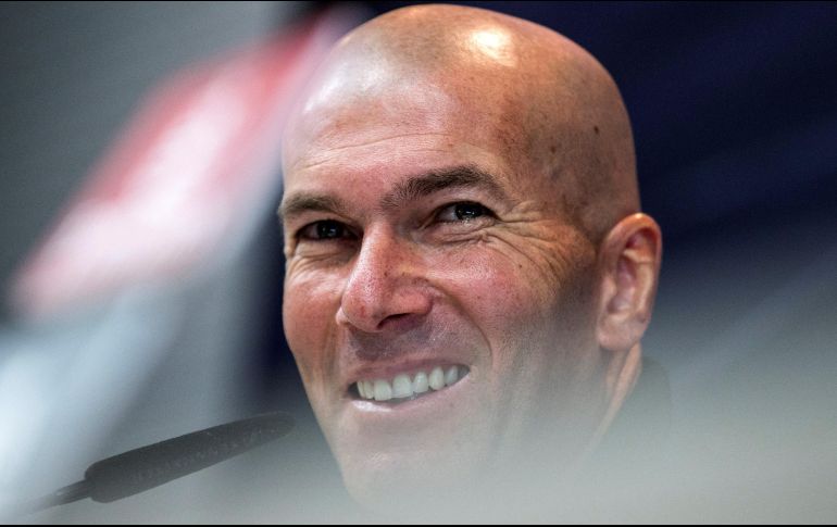 Zidane no quiso admitir que ninguno de los dos equipos llega mejor que el otro al derbi. EFE/R. Jiménez
