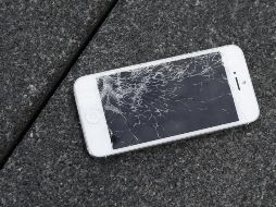 Alrededor del 80 por ciento de los dispositivos que requieren reparación tiene que ver con daños por humedad y pantallas rotas derivadas de caída. AP / ARCHIVO