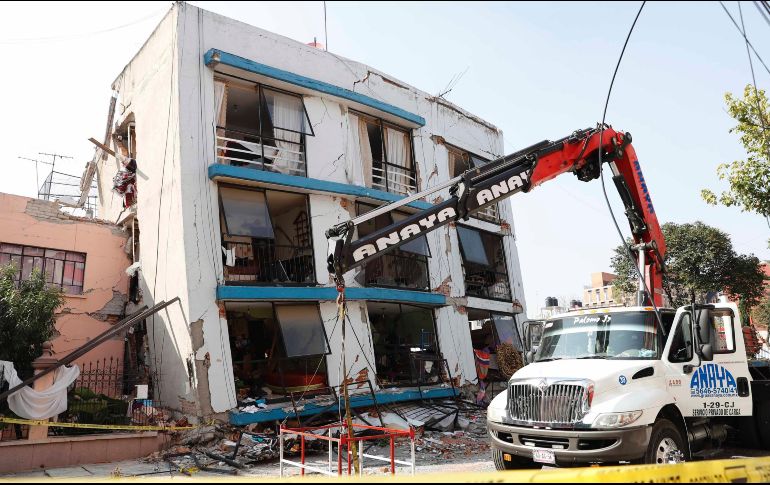 El condominio de 24 departamentos colapsó tras el sismo del 19 de septiembre pero parte de la estructura quedó en pie. SUN / ARCHIVO