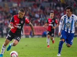Acción del partido entre Atlas y Pachuca en el Estadio Jalisco. MEXSPORT/C. de Marchena
