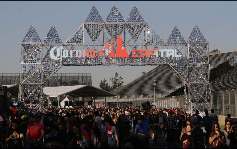 El Autódromo Hermanos Rodríguez abrió sus puertas al festival de música Corona Capital 2017, que este año llega a su octava edición teniendo como estelar a la banda estadunidense Foo Fighters. EFE / J. Dan López