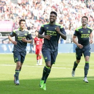 “Chucky” Lozano se va en blanco en victoria del PSV