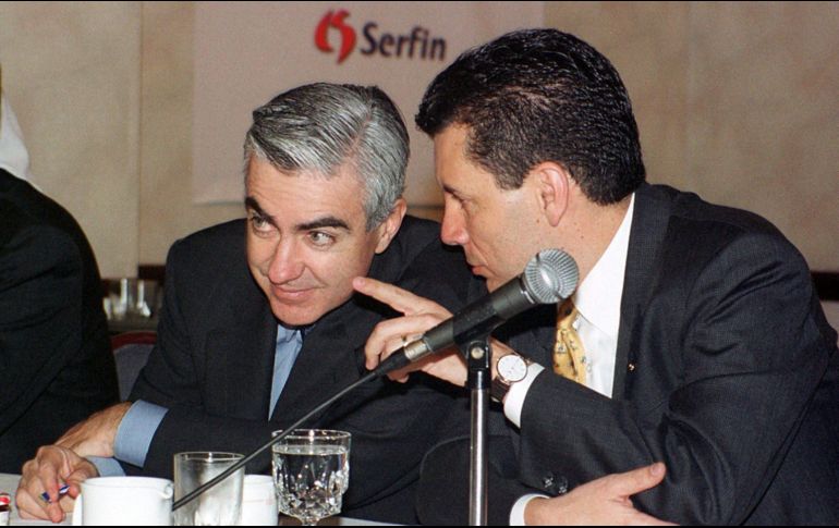 Adolfo Lagos Espinosa (izquierda), experto en las áreas de operaciones, tecnología, administración, consumo y reestructuración se integró a Televisa en el año 2013. NTX / ARCHIVO