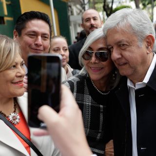 Morena perfila encuesta para definir candidato presidencial