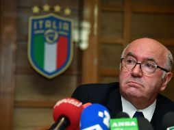 Tavecchio lloró ante las cámaras de televisión en una entrevista transmitida por una emisora privada; llamó a todos los miembros del Consejo Federal a seguir sus pasos. AFP / A. Pizzoli