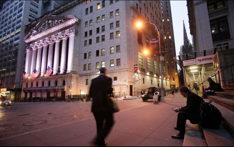 El Dow Jones reporta este lunes un avance de 15.59 puntos. AP / ARCHIVO