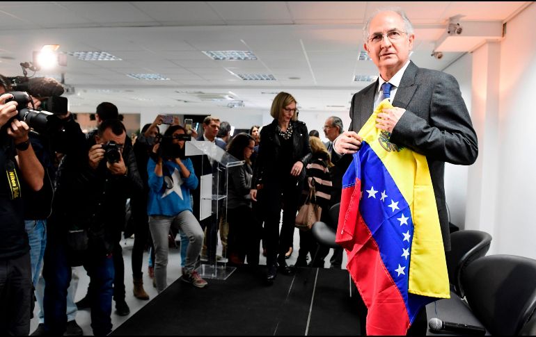 Ledezma asegura que no pedirá asilo en España, como tampoco lo hizo en Colombia. AFP / J. Soriano