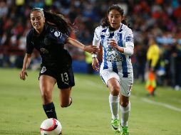 Acción del partido entre Pachuca y Chivas este lunes. SUN/A. Salinas