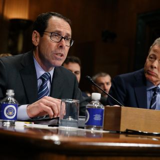 Interponen demanda para frenar fusión de AT&T y Time Warner