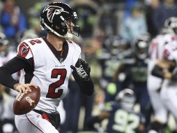 El mariscal de campo de los Halcones, Matt Ryan (2), lanzó un par de pases de anotación. AFP/S. Dykes