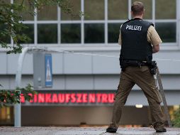 En el operativo, la policía incautó teléfonos móviles, ordenadores portátiles y documentos. AP/ARCHIVO