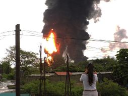 Para evitar riesgos, Pemex ordenó el desalojo de su personal adscrito al Complejo Procesador de Gas; familias de la zona también dejaron el lugar. EFE / ARCHIVO
