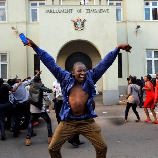 Fotogalería: Júbilo en Zimbabue por dimisión de Mugabe