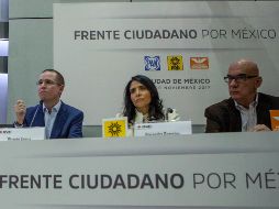 Ricardo Anaya (izquierda) señaló que 'existen más de 6 mil 500 programas, muchos duplicados y con corrupción'. SUN/C. Mata