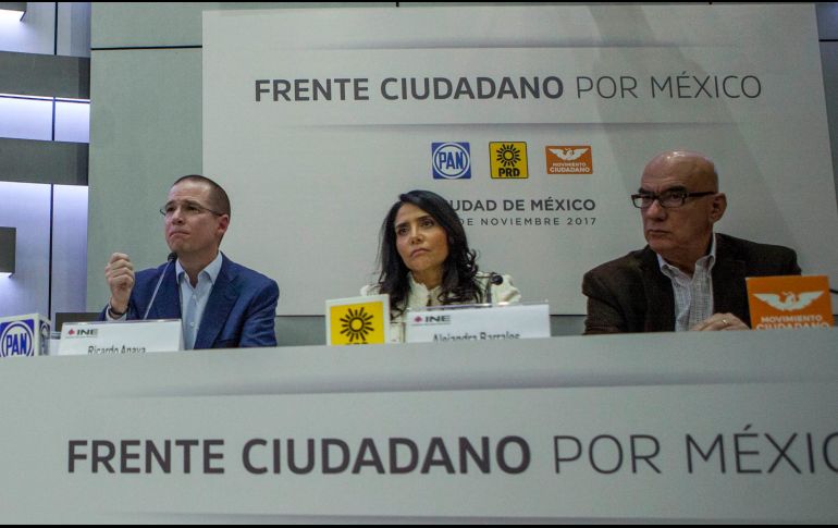 Ricardo Anaya (izquierda) señaló que 'existen más de 6 mil 500 programas, muchos duplicados y con corrupción'. SUN/C. Mata