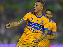 Eduardo Vargas, de Tigres, celebra la anotación con la que lograron la igualada. MEXSPORT/I. Ortiz