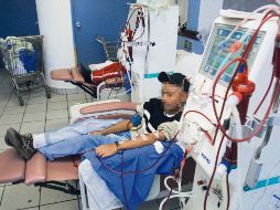 31/01/04. GUADALAJARA JAL. MEXICO.  PACIENTE HECTOR DOMINGUEZ CONTRERAS DE LA AREA DE HEMODIALISIS, DE LA CLINICA 46. MARIO ISAAC. EL INFORMADOR