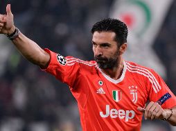 En redes sociales circulan videos del curioso momento que muchos seguidores ven como un gran gesto del ex campeón del mundo. AFP / F. Tardito