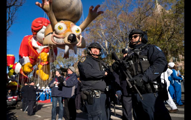 La Policía de Nueva York vigiló con un estricto operativo toda la ruta del desfile. AP / C. Ruttle