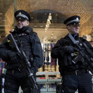 Policía evacua estaciones del metro en Londres por "incidente"