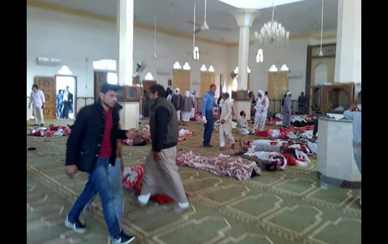 Una explosión y ataque armado en una mezquita de la provincia de Sinaí en Egipto cobró la vida de 270 personas y decenas de heridos. AFP