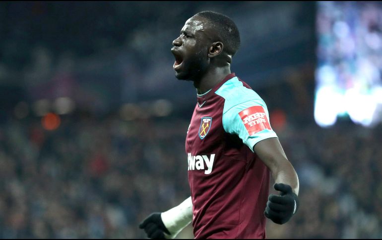 Cheikhou Kouyate celebra tras anotar el gol del West Ham. AP/A. Davy